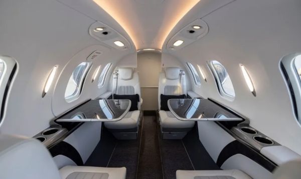 Inmaculate inside aircraft 